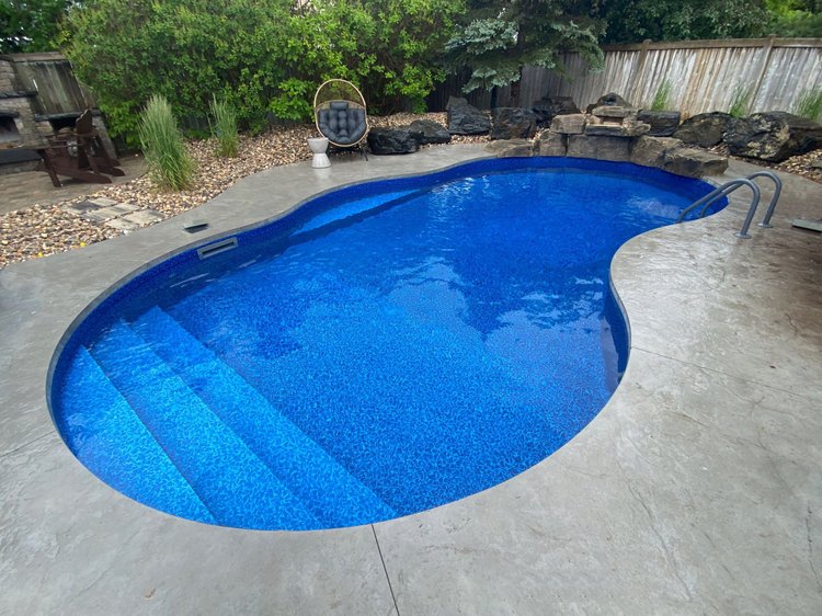 Kidney vinyl liner pool shape